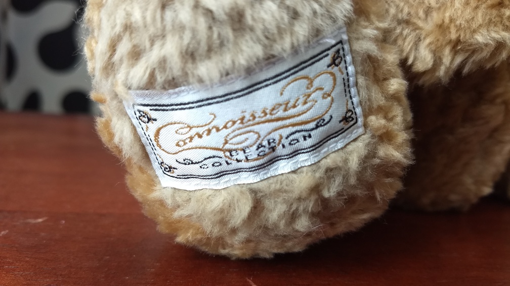 Maximillian's "Connoisseur Bear" label.